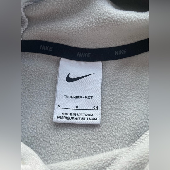 Men’s Small Nike Therma Fit Hoodie & bonus tee - Picture 6 of 9
